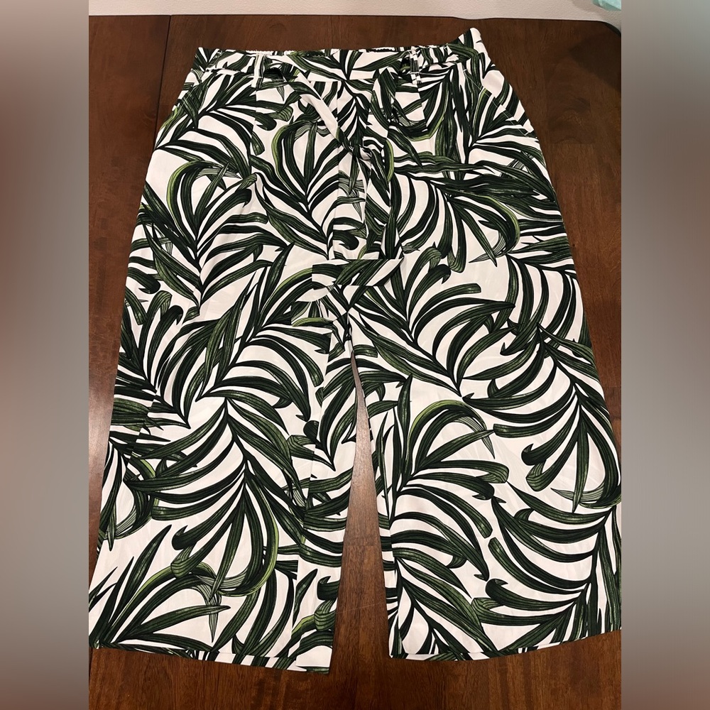White and Green leaf print pants 3/4 length